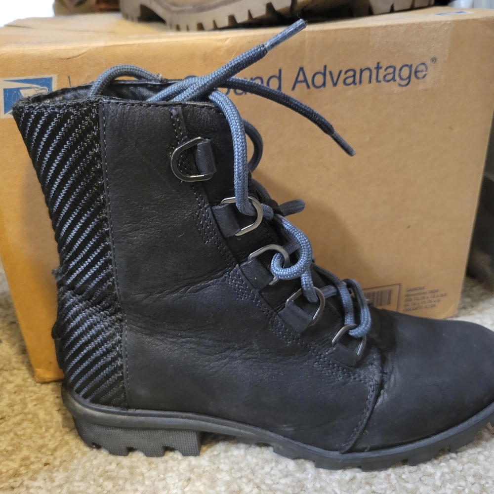 Sorrel Women's Size 8 Sleek Black Combat Boots - Noticeable Wear, See Pictures